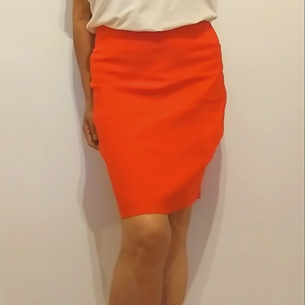 Pull-on Bodycon skirt in light fabric